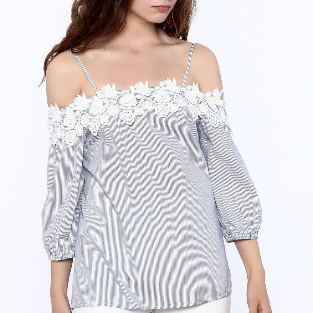 NWT Off the shoulder blue/white striped top w/lace